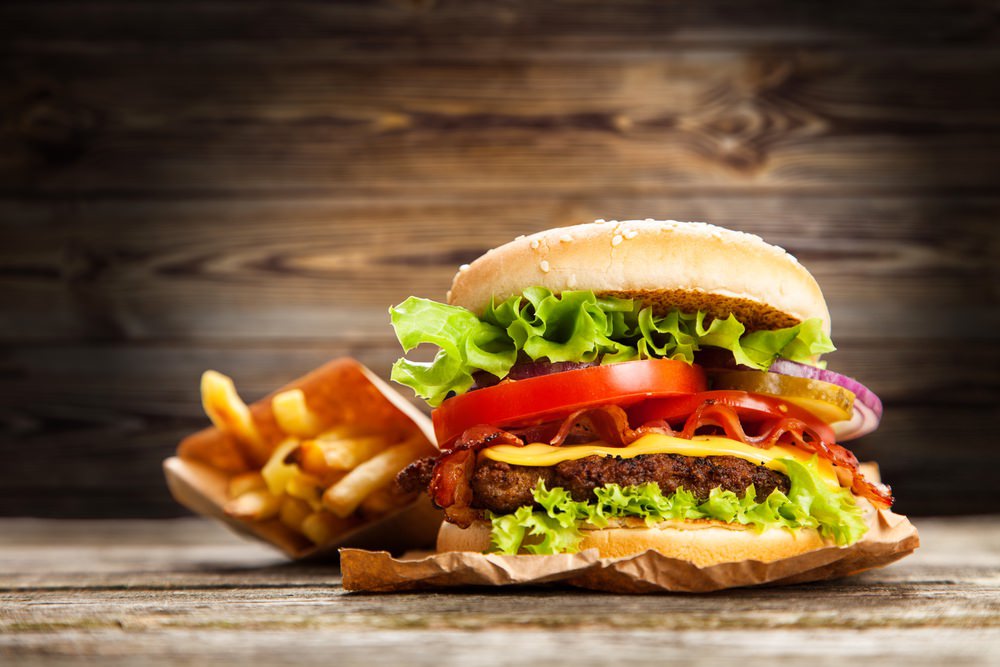 Heerlijke burger met friet bij Del Mondo